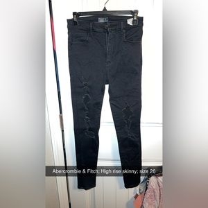 High rise skinny jeans in color black
